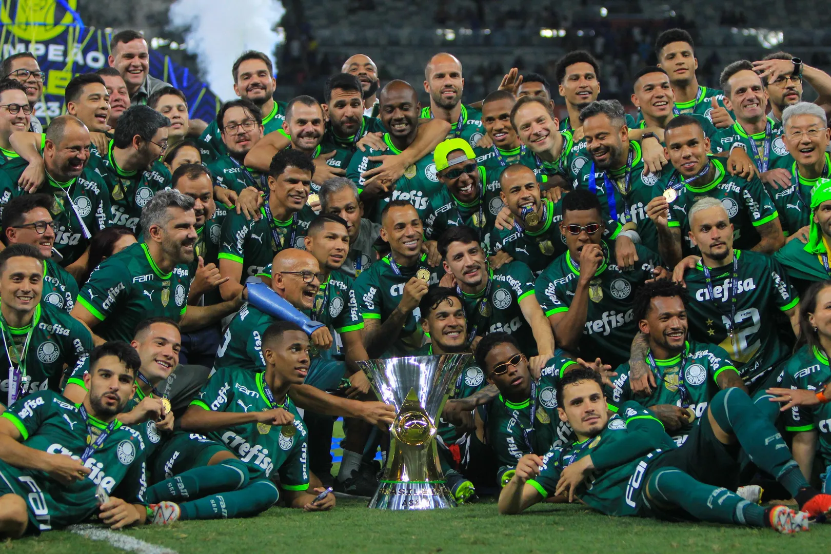Elenco do Palmeiras comemora t&iacute;tulo brasileiro de 2023