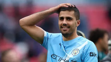 Barcelona muda postura, atende exig&ecirc;ncia do Manchester City e se aproxima de Rodri