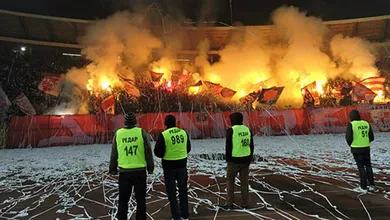 Torcida do Estrela Vermelha mostra que n&atilde;o &eacute; preciso uma multid&atilde;o para dar show na arquibancada
