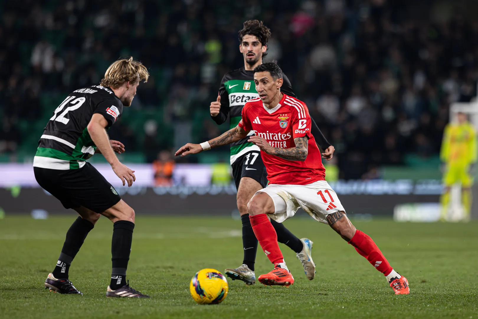 Di Mar&iacute;a parte para cima da marca&ccedil;&atilde;o em jogo entre Benfica e Sporting