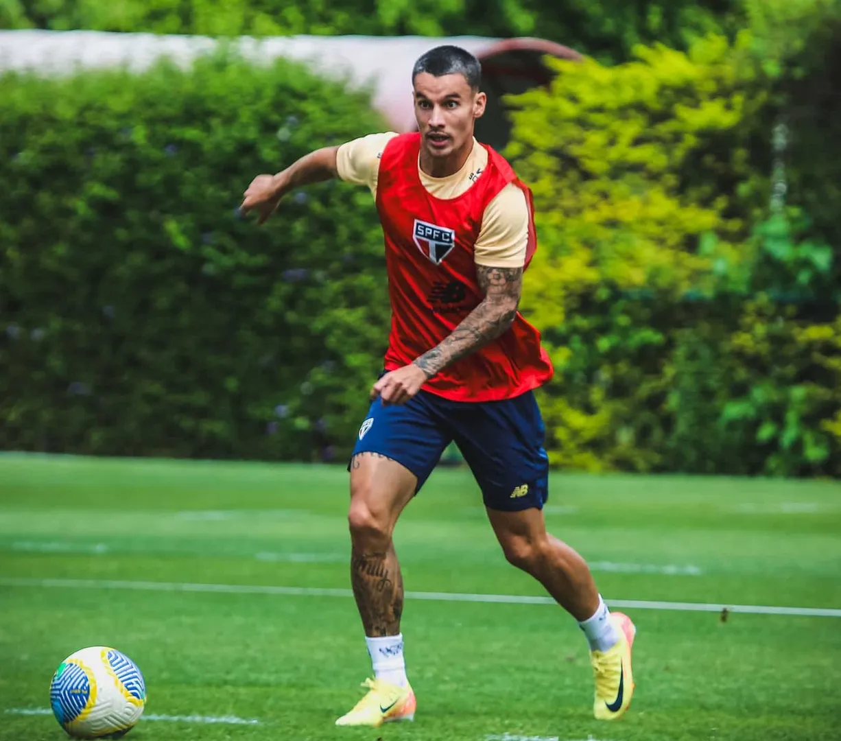 Ferreira, em a&ccedil;&atilde;o no treino do S&atilde;o Paulo