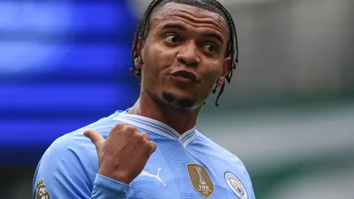 Akanji sabe que o City vacilou contra o Arsenal, mas mandou recado &agrave; arbitragem