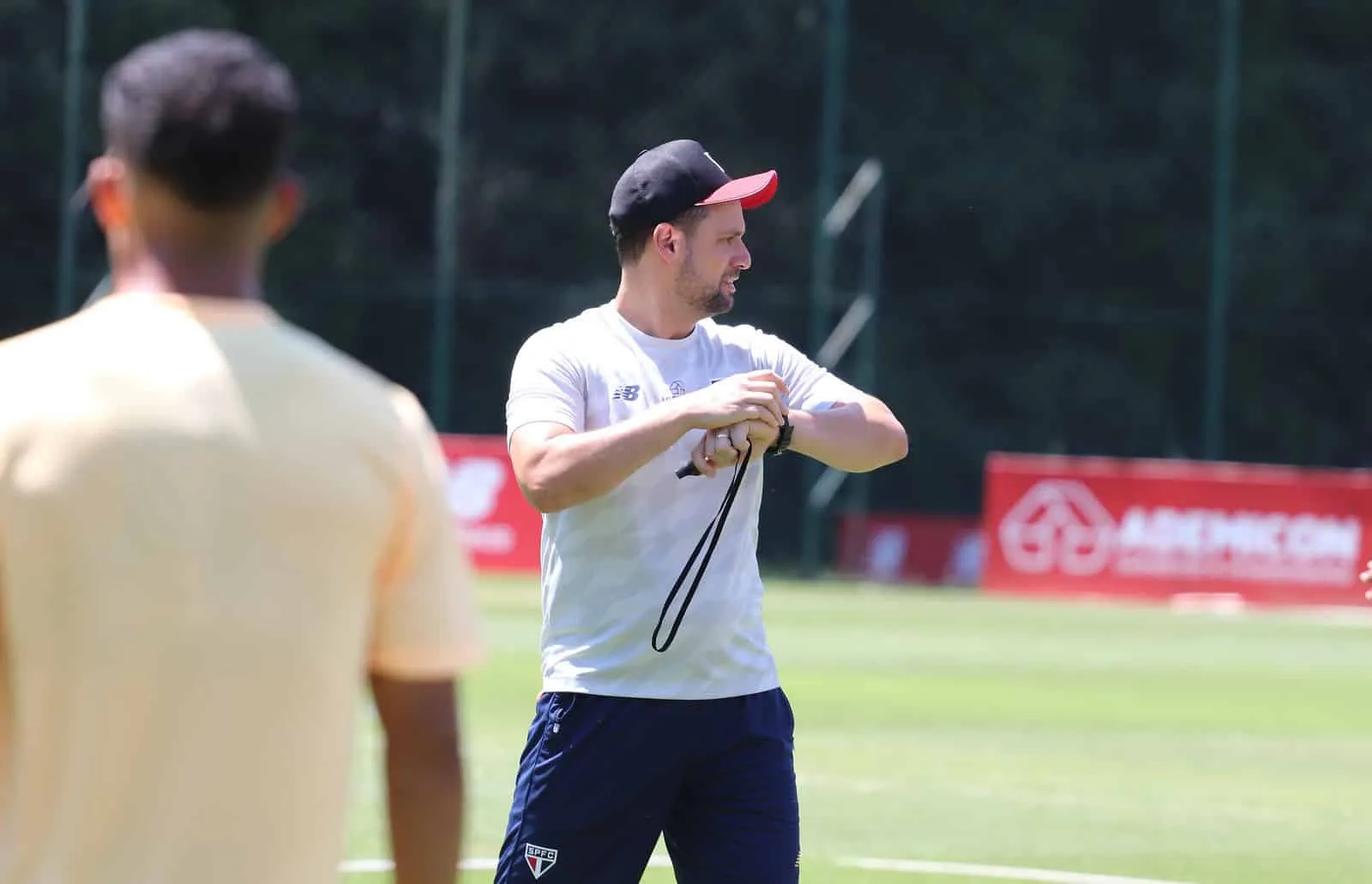 Entenda por que auxiliar de Dorival J&uacute;nior acompanhou treino do S&atilde;o Paulo