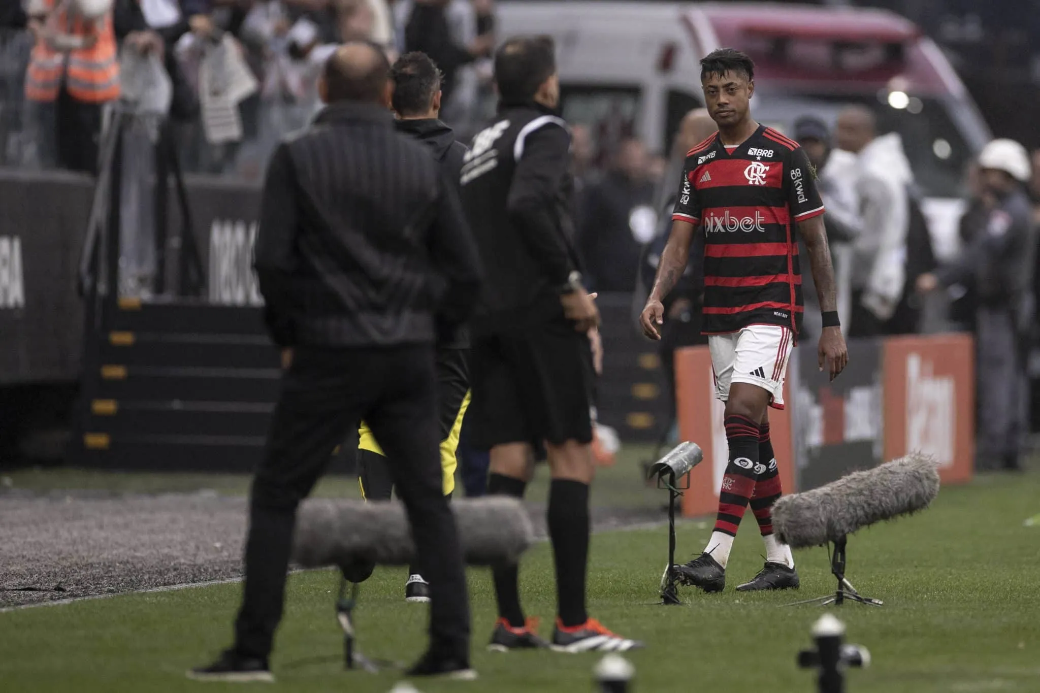 Expuls&atilde;o de Bruno Henrique refor&ccedil;a padr&atilde;o preocupante para o Flamengo