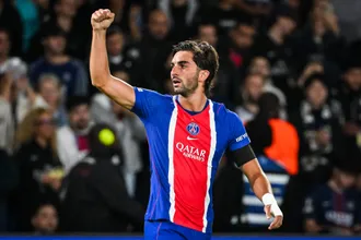 Ferran Torres conduz PSG com hat-trick e dose de sorte em amasso na Champions