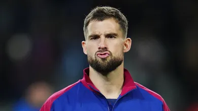 Barcelona vende um dos capit&atilde;es, alivia pol&ecirc;mica e repassa n&uacute;mero hist&oacute;rico a joia