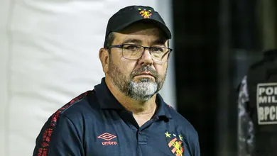 Sa&iacute;da de Enderson Moreira a uma rodada do fim da S&eacute;rie B escancara encruzilhada que o Sport se meteu