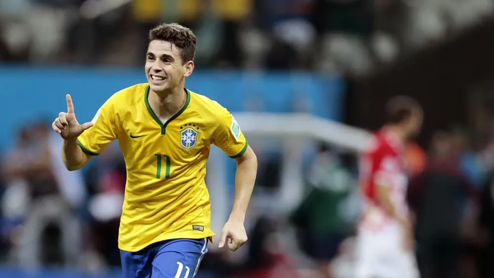 Oscar comemora o seu gol no primeiro jogo do Brasil na Copa (AP Photo/Ivan Sekretarev)
