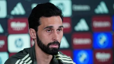 Pressionado, t&eacute;cnico do Real Madrid v&ecirc; l&iacute;der do elenco virar problema extracampo