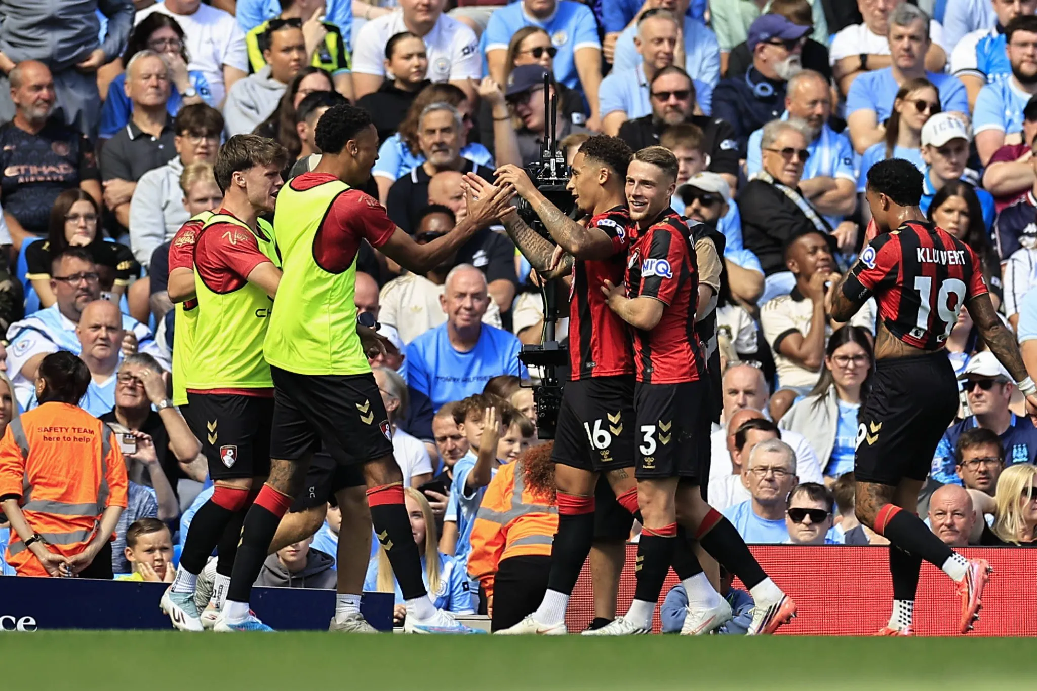 Bournemouth celebra gol marcado contra o Manchester City 