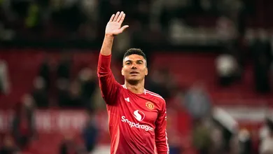 Estreante brilha, mas Casemiro &eacute; o &lsquo;im&atilde;&rsquo; do Manchester United na volta da Premier League