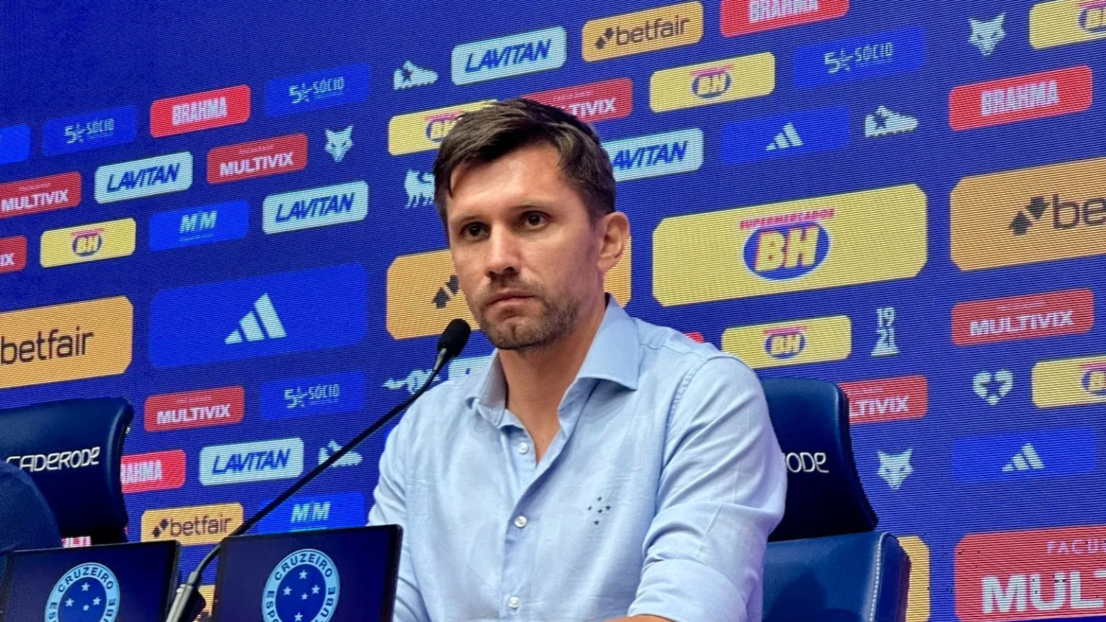 Paulo Andr&eacute; revela planejamento do Cruzeiro e explica sa&iacute;das de Cabral e diretor