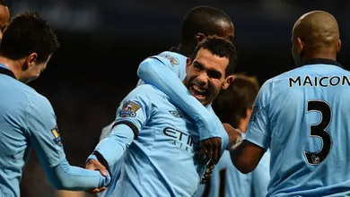 Tevez: &ldquo;Os elogios de Mancini a Van Persie nos motivaram&rdquo;