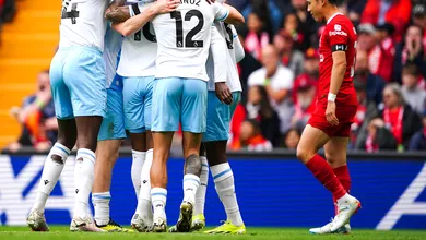 Liverpool cansa de perder chances, cai para o Palace e se complica na Premier League