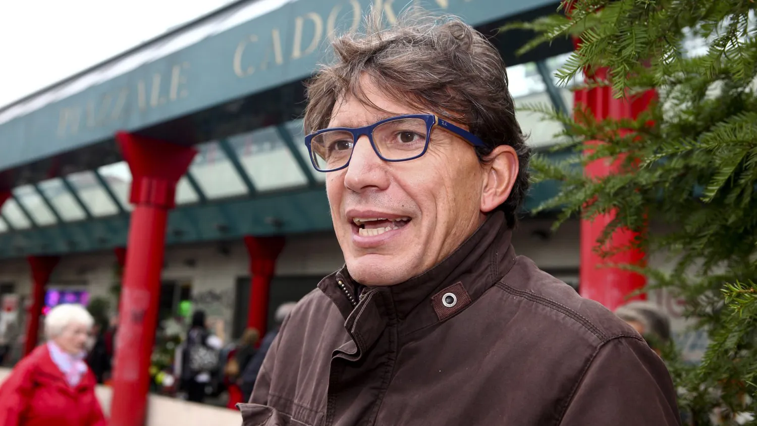Ex-jogador do Milan &eacute; demitido de televis&atilde;o su&iacute;&ccedil;a ap&oacute;s dizer que negros n&atilde;o pensam direito