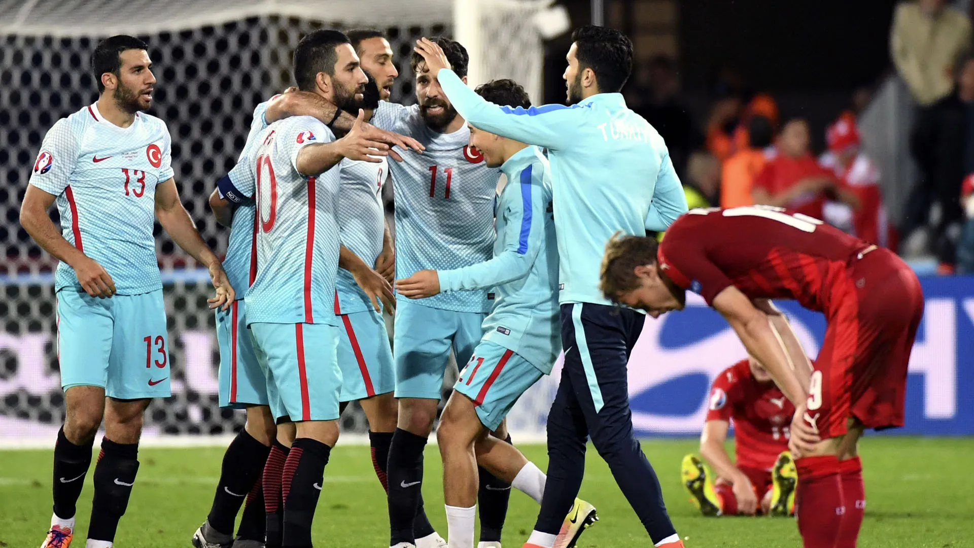 Turquia eliminou Rep. Tcheca e classificou Irlanda do Norte, mas torce por classifica&ccedil;&atilde;o do sof&aacute;