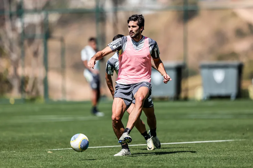 Igor Rabello treina normalmente no Atl&eacute;tico a espera da defini&ccedil;&atilde;o de seu futuro 