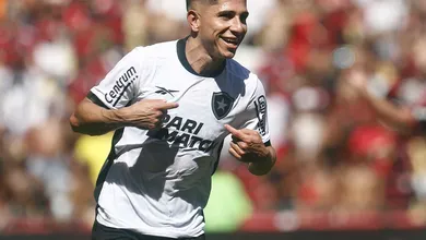 Botafogo &eacute; efetivo contra o Flamengo e Artur Jorge passa no primeiro grande teste