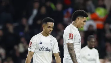 Com brasileiros falhando, Forest sucumbe a mais um cap&iacute;tulo do conto de fadas do Wrexham