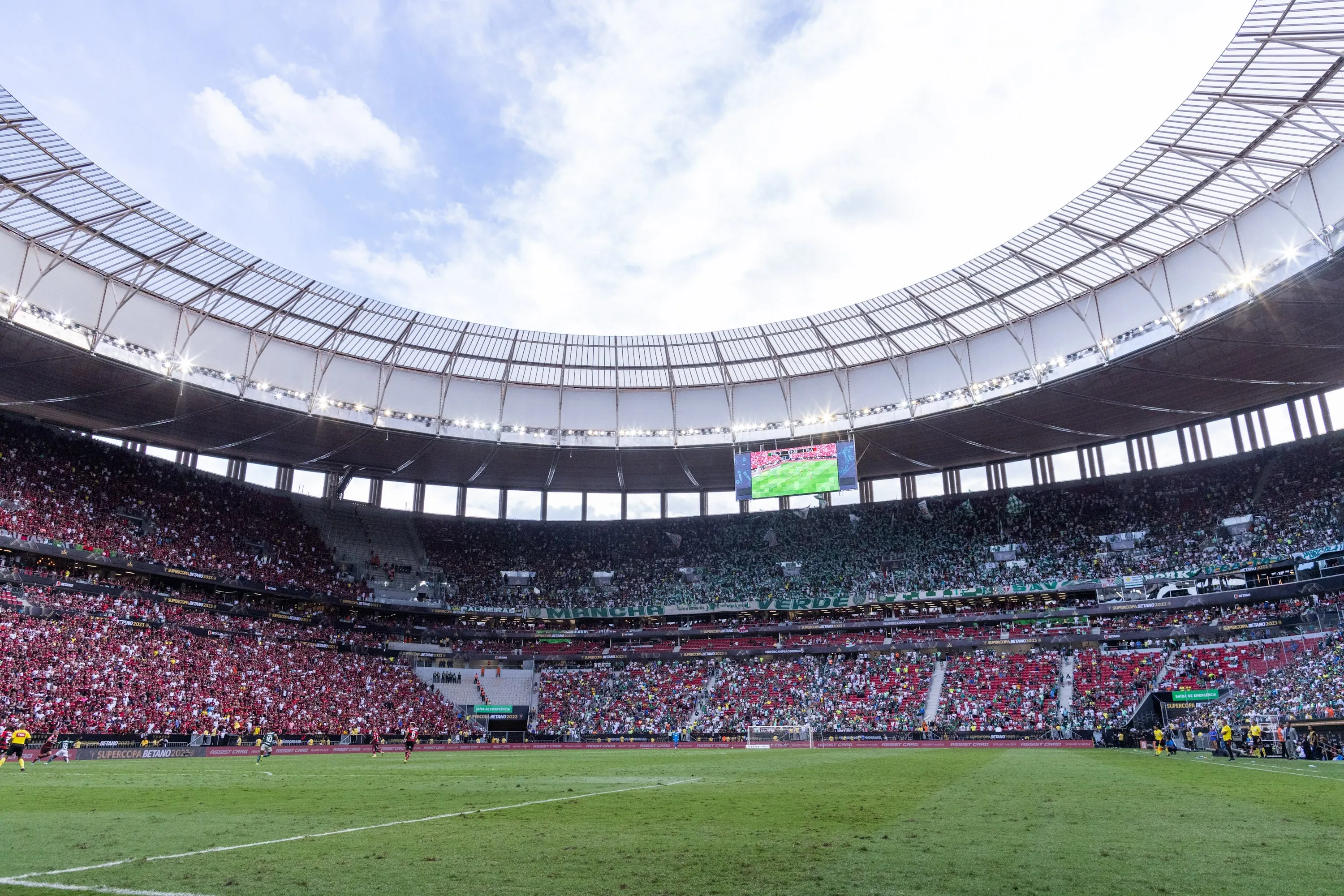 Advers&aacute;rio extra? Palco de Flamengo x Santos, gramado do Man&eacute; Garrincha preocupa