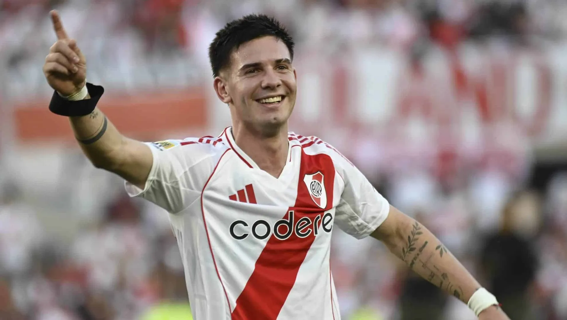 Franco Mastantuono celebra gol pelo River Plate