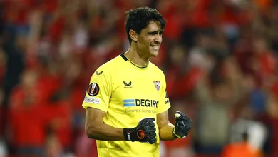 A temporada memor&aacute;vel de Bono ganhou outra gl&oacute;ria, de novo gigante nos penais e na Liga Europa