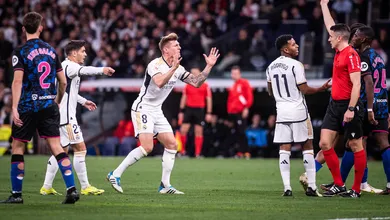 &lsquo;Deus v&ecirc; tudo, ele pode ter lesionado o &aacute;rbitro&rsquo;: Kroos ainda n&atilde;o engoliu amarelo por reclama&ccedil;&atilde;o