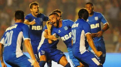 A bicicleta de Lisandro L&oacute;pez aos 45 do 2&ordm; tempo j&aacute; entrou para a hist&oacute;ria do cl&aacute;ssico de Avellaneda