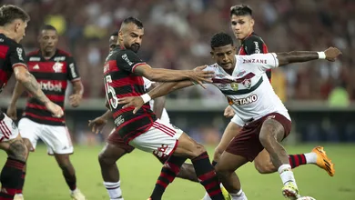 Flamengo administra vantagem, sofre pouco e elimina o Fluminense para chegar &agrave; final do Carioca