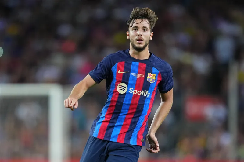 Nico Gonz&aacute;lez em a&ccedil;&atilde;o pelo Barcelona