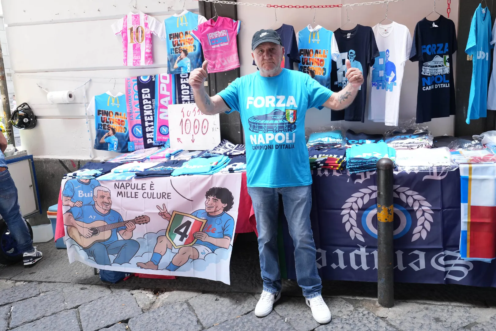 Torcedor do Napoli comemora t&iacute;tulo. Foto: Imago