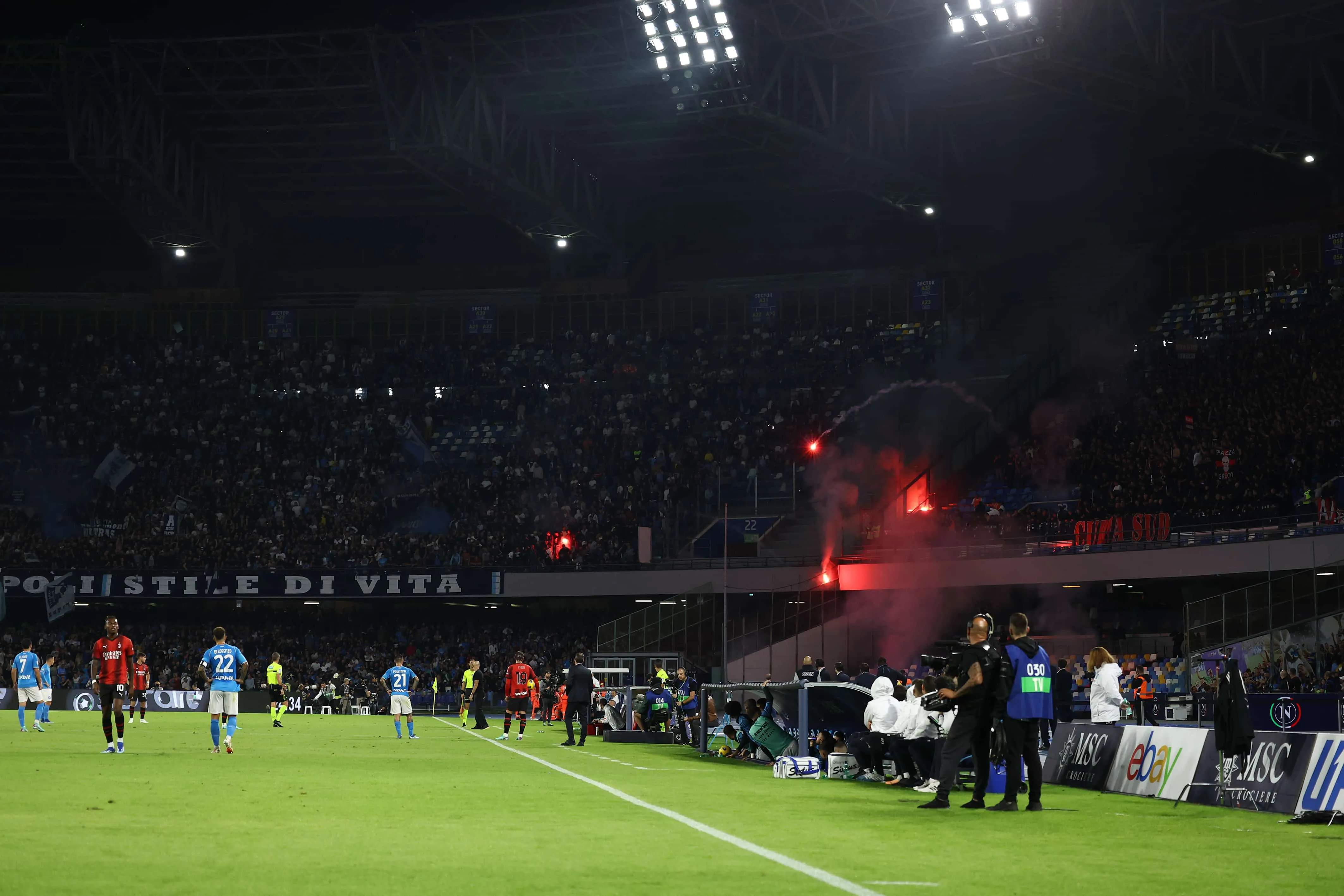 Trag&eacute;dia envolvendo morte de torcedor marca confronto entre Milan e Napoli