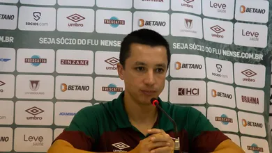 Auxiliar de Diniz reclama de arbitragem, mas admite erros do Fluminense&nbsp;contra&nbsp;o&nbsp;Vasco
