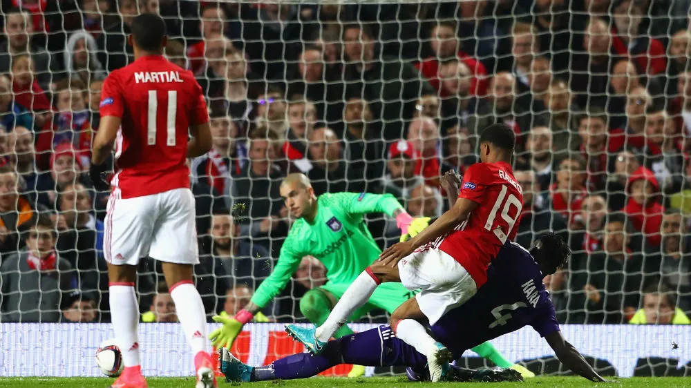 Em jogo aberto e nervoso, United sofre para eliminar o Anderlecht na prorroga&ccedil;&atilde;o
