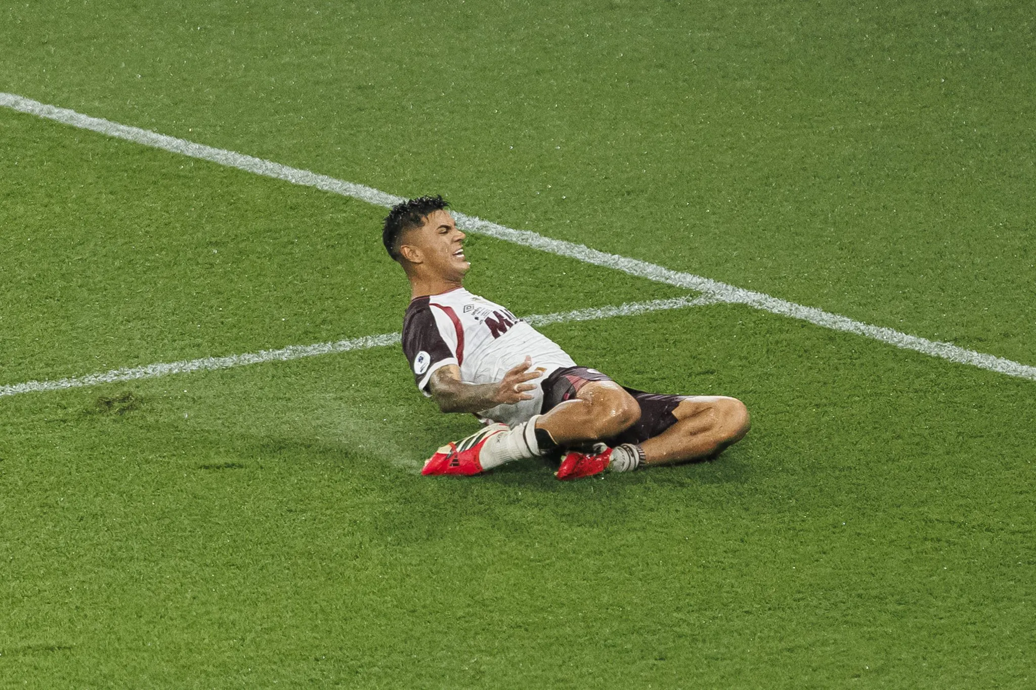 Dylan Aquino, do Lan&uacute;s