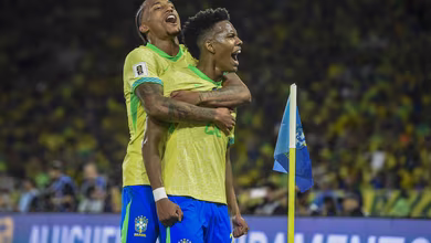 Est&ecirc;v&atilde;o faz mais do que primeiro gol pela Sele&ccedil;&atilde;o e amplia repert&oacute;rio de Ancelotti para a Copa