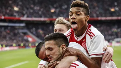 Ajax vence o PSV por 3 a 1 e coloca fogo na briga pelo t&iacute;tulo da Eredivisie