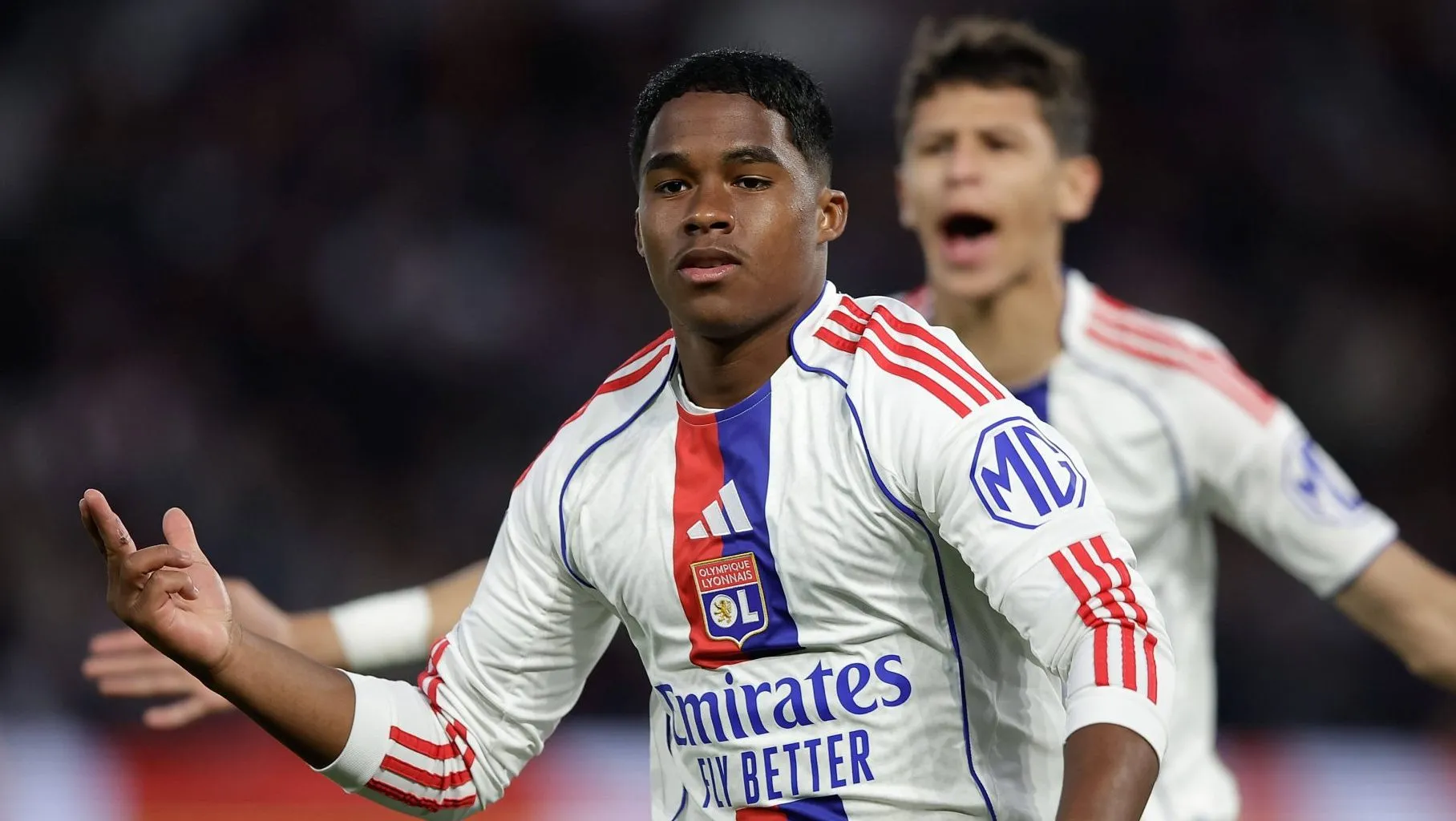 Endrick celebra gol pelo Lyon