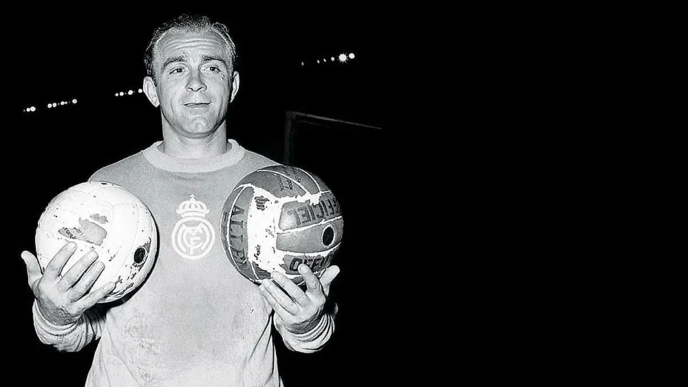 Alfredo Di St&eacute;fano &ndash; Aos 27 anos, o argentino apenas come&ccedil;ava a escrever a sua hist&oacute;ria lend&aacute;ria pelo Real Madrid. J&aacute; tinha feito muito por River Plate e Millonarios, mas foi semanas ap&oacute;s seu anivers&aacute;rio &eacute; que recebeu a permiss&atilde;o para vestir a camisa merengue, ap&oacute;s longa pol&ecirc;mica. S&oacute; depois que anotou os seus 49 tentos pela Champions.