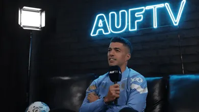 Gra&ccedil;as ao Gr&ecirc;mio, Su&aacute;rez voltou &agrave; sele&ccedil;&atilde;o do Uruguai e pondera que aguentou o tranco de jogar no Brasil