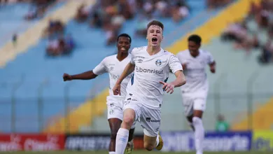 Em jogo aberto, Gr&ecirc;mio vence o Coimbra e est&aacute; nas oitavas de final da Copinha
