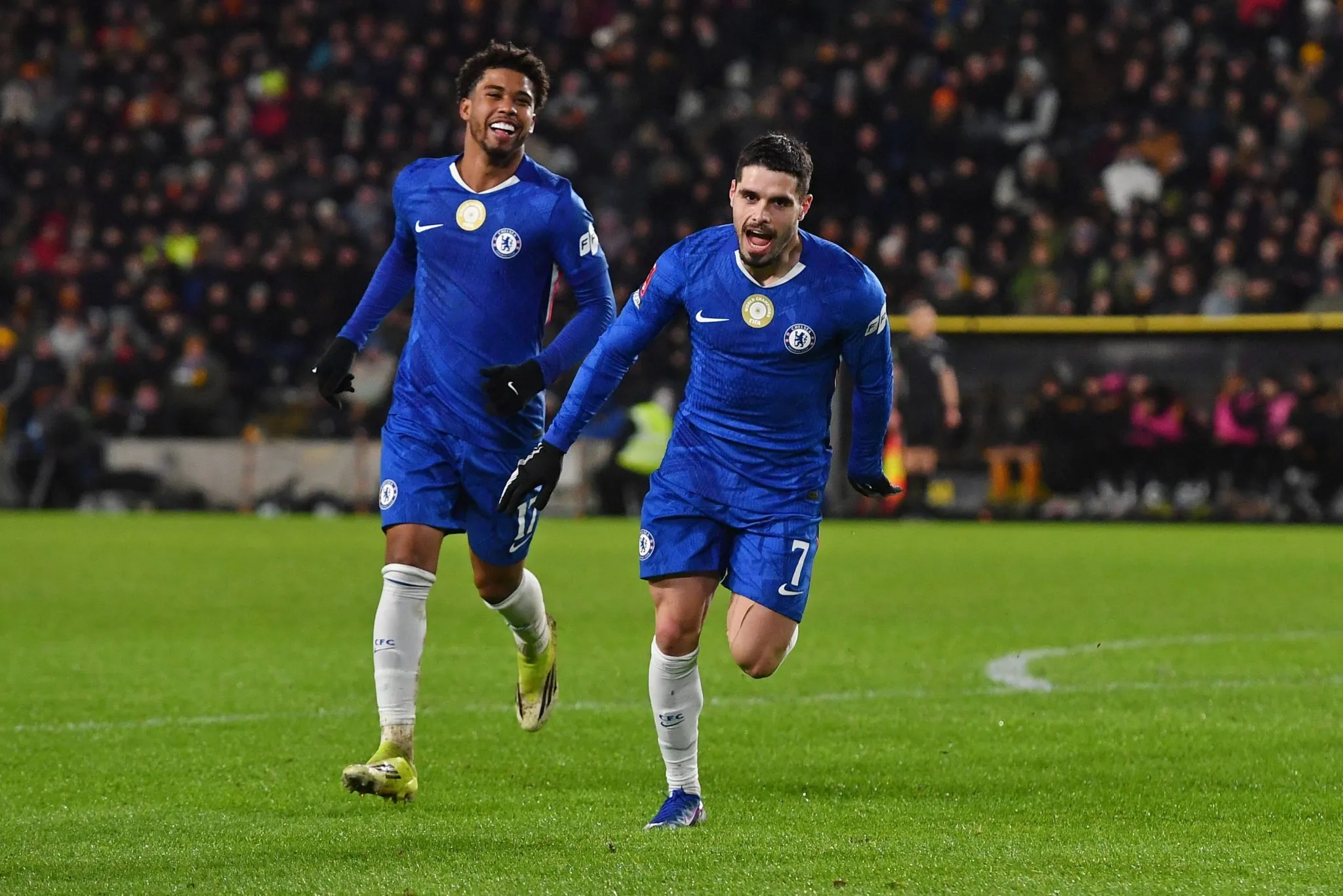 Chelsea avan&ccedil;a na Copa da Inglaterra com reden&ccedil;&atilde;o de criticados e gol ol&iacute;mpico