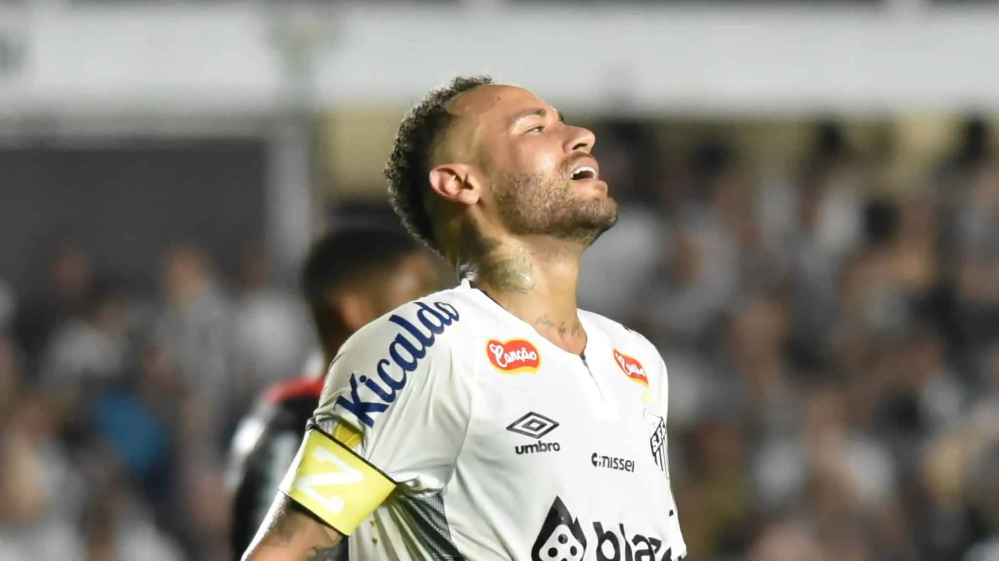 Cai cai? Neymar j&aacute; tem n&uacute;mero recorde de faltas em 120 minutos no Santos