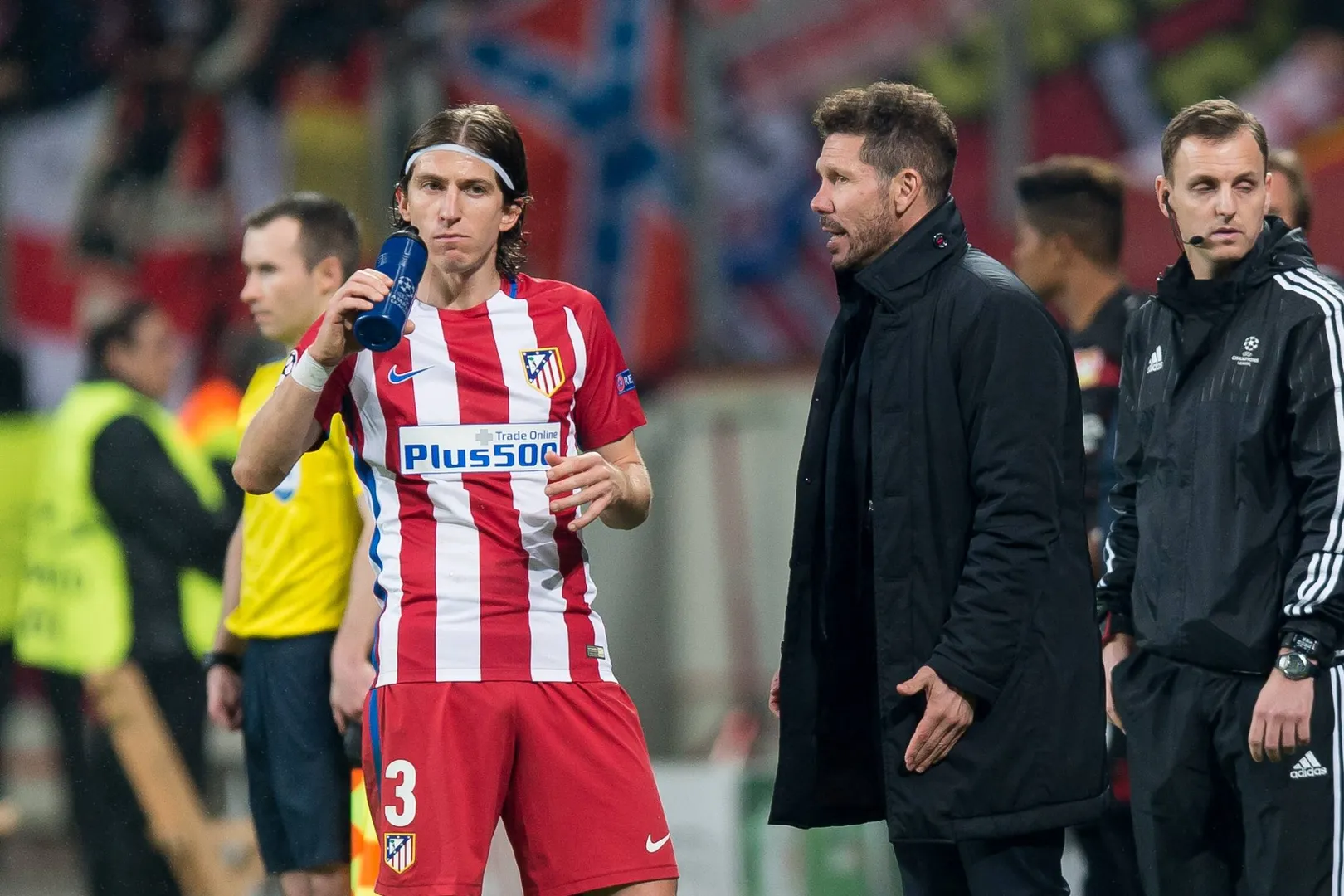 Simeone e Filipe Lu&iacute;s durante jogo do Atl&eacute;tico de Madrid 