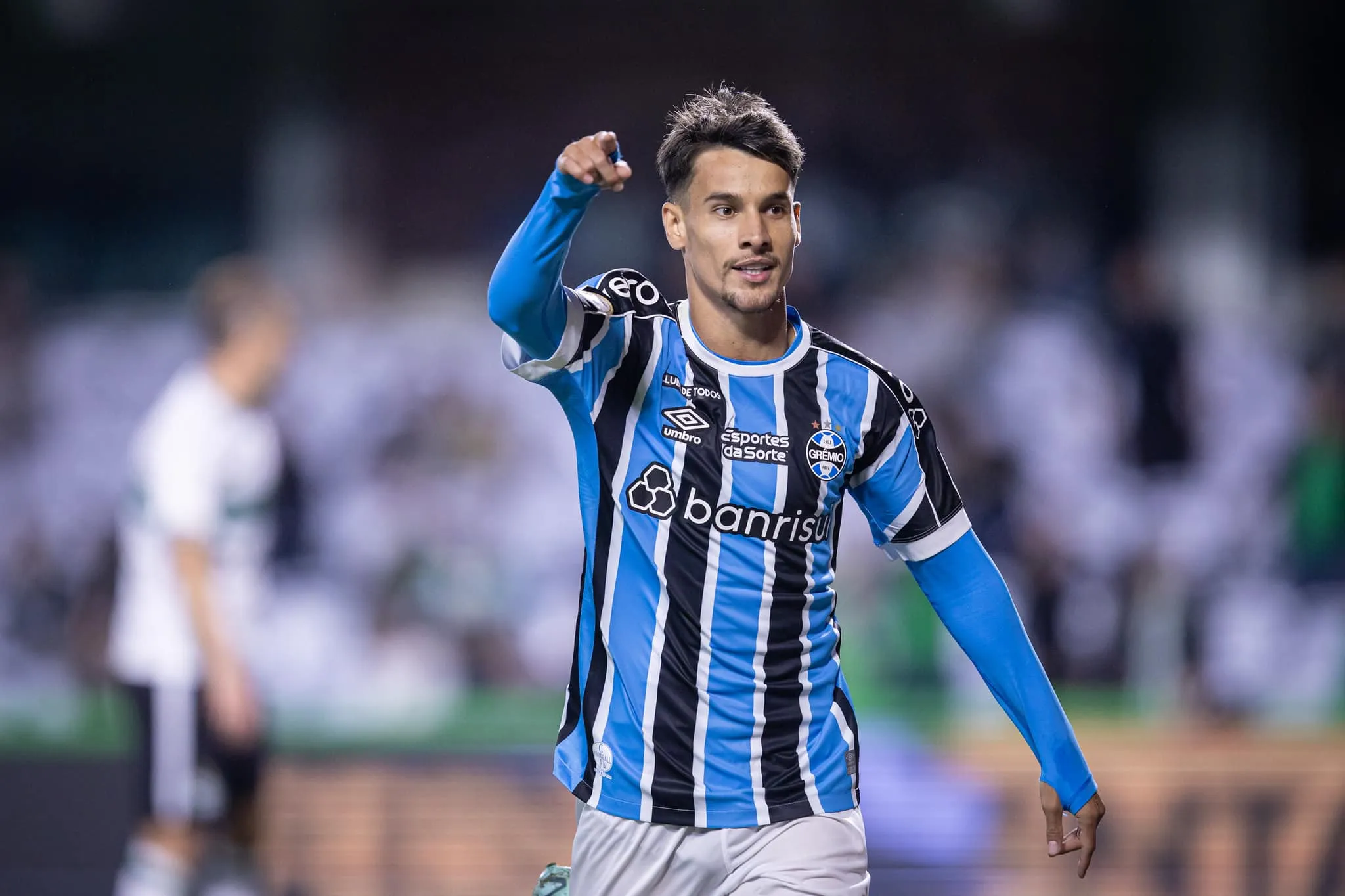 A novela Ferreira ganha mais um cap&iacute;tulo: Bahia entra na briga com o S&atilde;o Paulo para contratar atacante