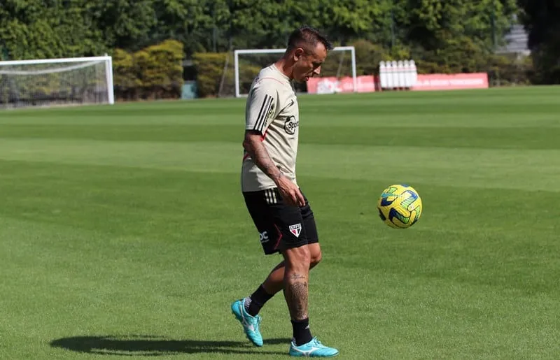 Bate e volta de Rafinha e voo fretado: S&atilde;o Paulo faz megaopera&ccedil;&atilde;o no cl&aacute;ssico