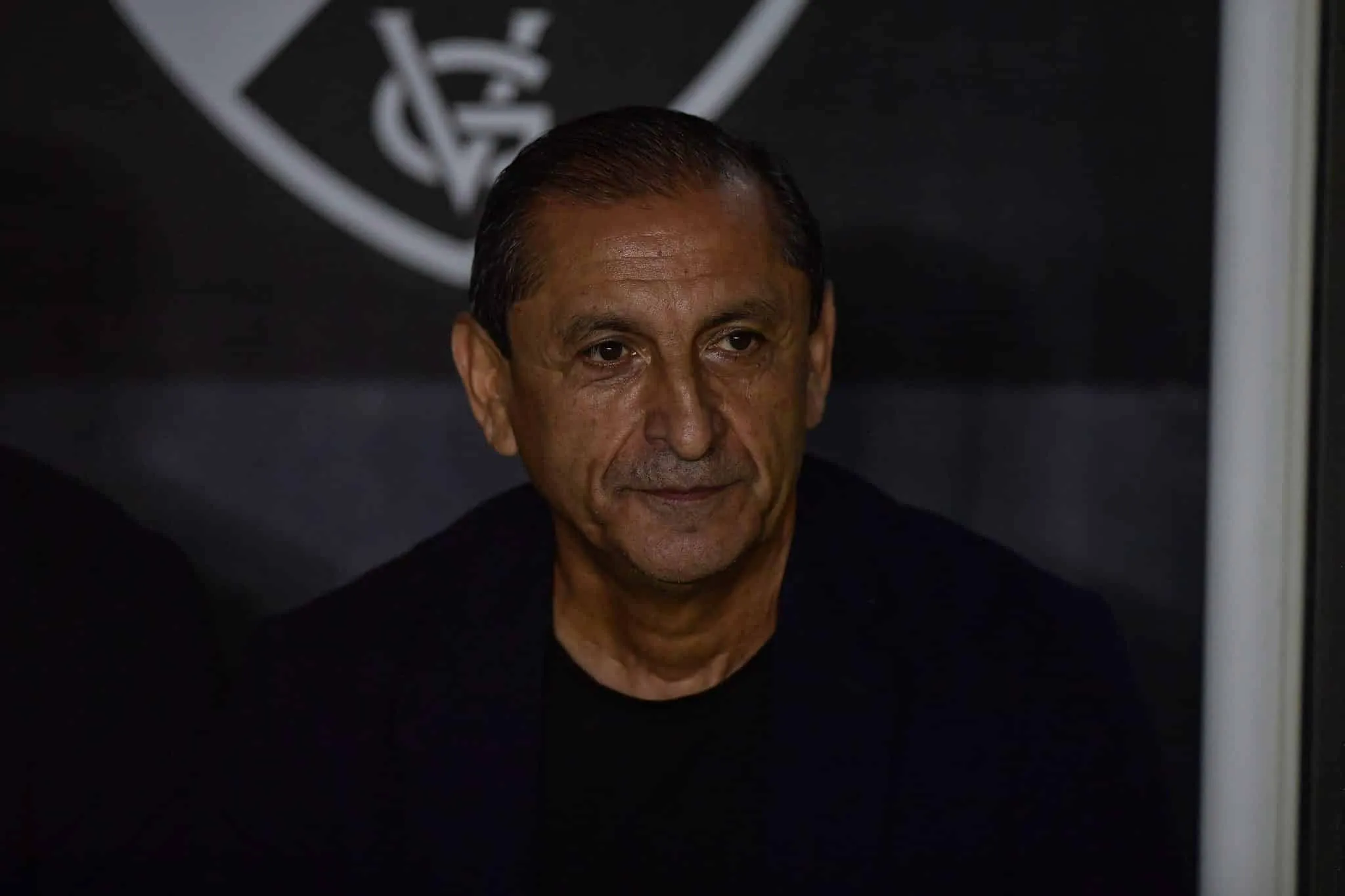Vasco chega na semana da estreia pelo Brasileiro com mais problemas do que solu&ccedil;&otilde;es