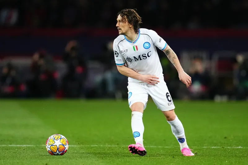 M&aacute;rio Rui, em a&ccedil;&atilde;o pelo Napoli