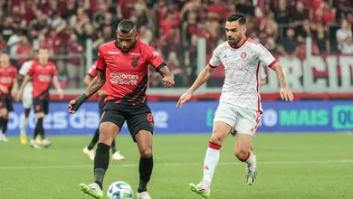 Athletico-PR marca no fim, vence reservas do Internacional e vai ao G6