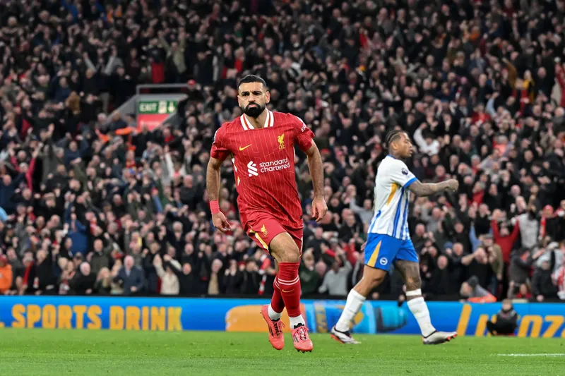 Salah celebra mais um gol pelo Liverpool 